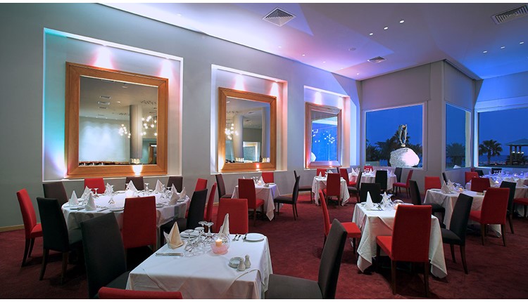 The Golden Bay Beach Hotel, Кипр